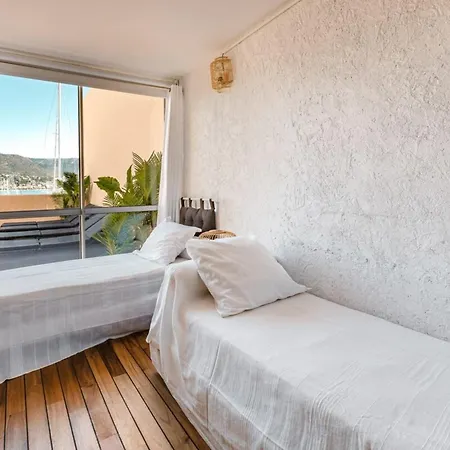 Superb On The Port Of Faviere Apartment
