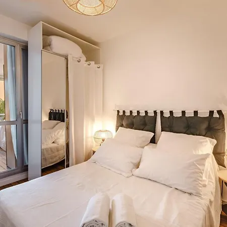 Superb On The Port Of Faviere Apartment